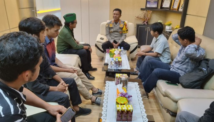 Jalin Silaturahmi, Pengurus Cabang HMI Luwu Utara Kunjungi Kapolres Luwu Utara di Ruang Kerjanya