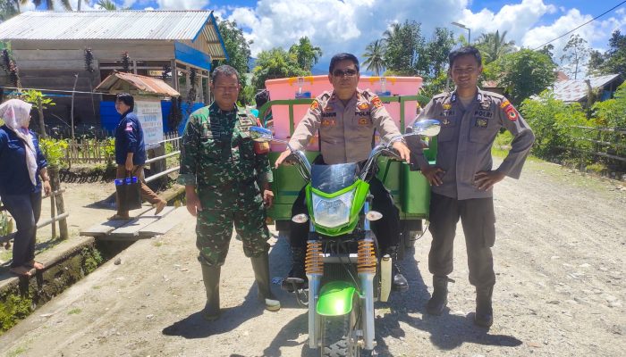 TNI- Polri Jaga Ketat Pengiriman Kotak Surat Suara dari PPK Rampi ke Bandara Rampi