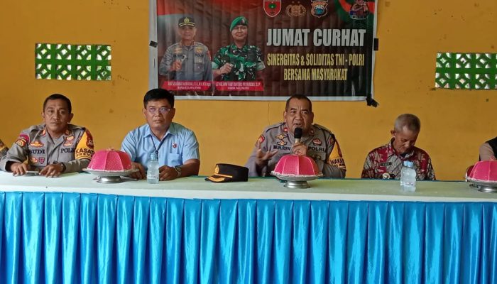 Didampingi Kasat Shabara, Waka Polres Luwu Utara Gelar Jumat Curhat di Desa Laba