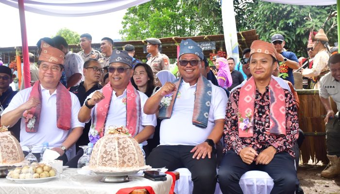 Wakili Pj. Gubernur, Staf Ahli Bidang Ekonomi Pembangunan dan Keuangan Buka Palopo Fruits Fiest 2024