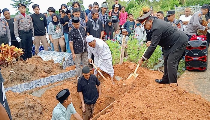 Polres Luwu Utara Gelar Upacara Tradisi Kepolisian pemakaman IPDA Muhammad Akbar Hidayat