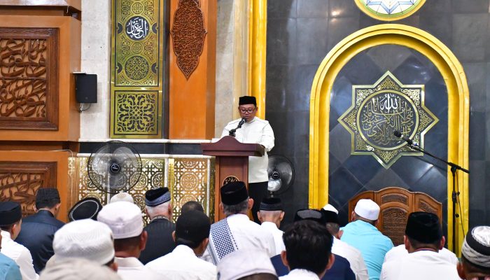 Salat Tarawih di Masjid Agung, Pj Wali Kota Palopo : Selamat Memasuki Bulan Suci Ramadan