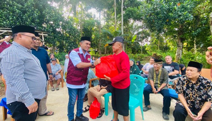 HUT Ke-51 PPNI Palopo, Pj Wali Kota Palopo Serahkan 50 Bingkisan Kepada Masyarakat