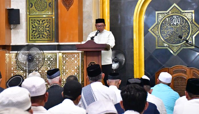 Salat Tarawih di Masjid Agung, Pj Wali Kota Palopo : Selamat Memasuki Bulan Suci Ramadan