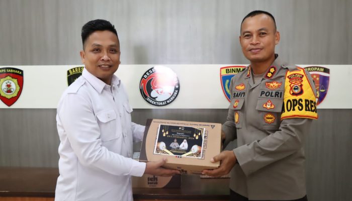 Jelang Hari Raya Idul Fitri, Polres Palopo Beri Paket THR Kepada Personil dan Awak Media