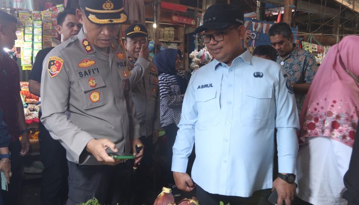 Jelang Idul Fitri, Pj Wali kota Palopo Bersama Kapolres Lakukan Operasi Pasar Pemantauan Harga Bahan Pokok