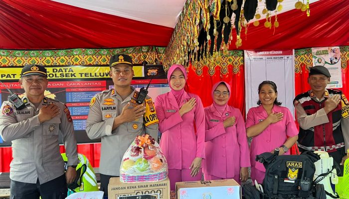Kunjungi Pos Pam dan Yan, Kapolres Bersama Bhayangkari Cab. Palopo Bagikan Paket Bingkisan