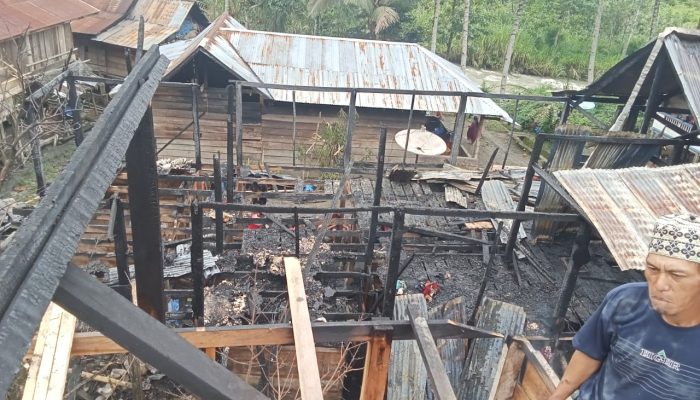 Dua Rumah Warga Dilahap Si Jago Merah di Hoyane Seko, Kapolres Sampaikan Keprihatinan Mendalam Atas Peristiwa Itu