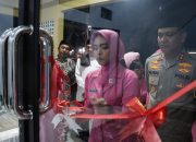 Didampingi Istrinya, Kapolres Luwu Utara Resmikan Mushola Nurul Barokah Presisi Polsek Bone-Bone