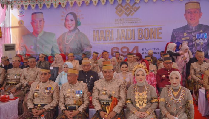 Hari Jadi Bone Ke-694 Tahun, PJ. Bupati Luwu Hadiri Prosesi Ritual Adat Mattompang Arajang