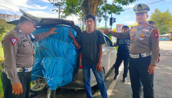 Bahayakan Penumpang dan Orang di Jalan, Satlantas Polres Luwu Beri Teguran Kepada Sopir Omprengan