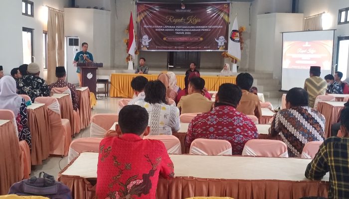 Komisioner KPU Luwu Utara Mahsyar Buka Raker Pertanggungjawaban Keuangan Badan Adhoc Penyelenggara Pemilu 2024