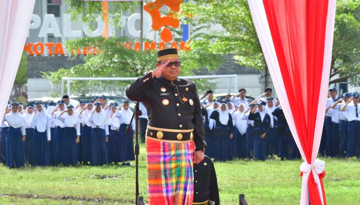Pj. Wali Kota Palopo Pimpin Upacara Bendera Peringatan Hari Pendidikan Nasional