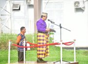 Berpakaian Adat, Wabup Luwu Utara Pimpin Upacara Hardiknas di Luwu Utara