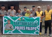 Kapolres Palopo Serahkan Bantuan Kepada Warga Terdampak Banjir di Kecamatan Telluwanua