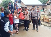 Peduli Korban Banjir di Luwu, Polri Distribusikan Bantuan Logistik dan Buat Dapur Umum