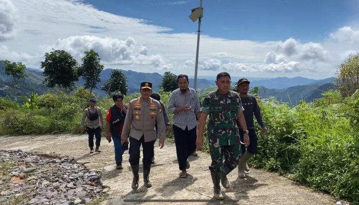 Gunakan Helikopter, Kapolda Sulsel dan Pangdam Hasanuddin Tinjau Korban Longsor di Latimojong