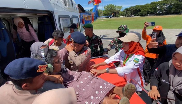 Pantau Pengiriman Logistik Didaerah Bencana, Kapolda Sulsel Evakuasi Warga Di Kawasan Pegunungan Latimojong