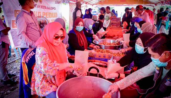 Beri Bantuan Semaksimal, Posko Dapur Umum Palopo Siapkan Makanan Untuk Korban Bencana di Luwu