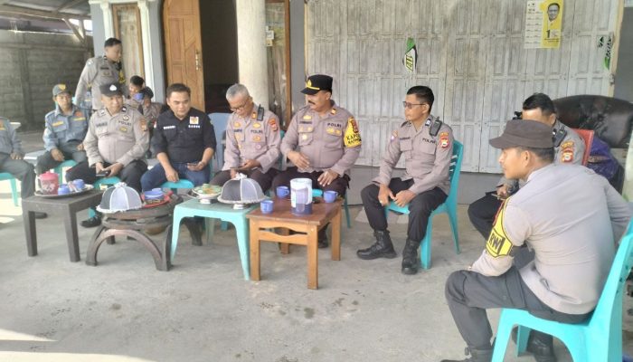 Berkunjung di desa Harapan, Kapolsek Mappedeceng Sambut Tim Penilai Lomba Satkamling