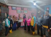 Ketua Bhayangkari Luwu Utara Serahkan Bantuan Untuk Korban Banjir di Desa Pattimang
