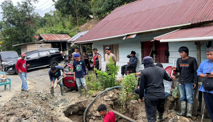 Kapolres Palopo Pantau Pengecekan Pipa PDAM Yang Bocor di Latuppa