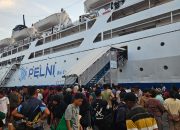 Kapal Terbakar, Polres Pelabuhan Makassar Gerak Cepat Evakuasi Penumpang