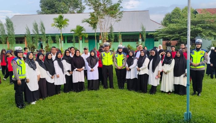 Edukasi Siswa, Satlantas Polres Luwu Utara Laksanakan Police Goes To School di MTsN Masamba