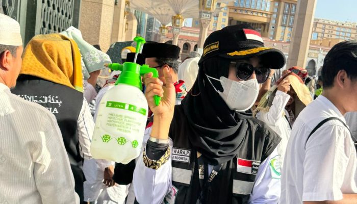 Kisah Polwan Bantu Jemaah Haji saat Cuaca Panas di Arab Saudi