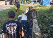 Personil Kodim 1403/Palopo Bersama Warga Lakukan Karya Bhakti Pembersihan saluran Drainase 