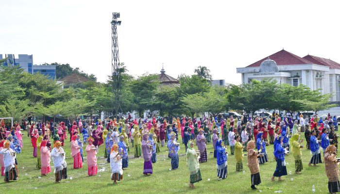 Event Sulsel Menari, Pj. Wali Kota Palopo Saksikan Pagelaran Tari Pa’duppa di Lapangan Pancasila