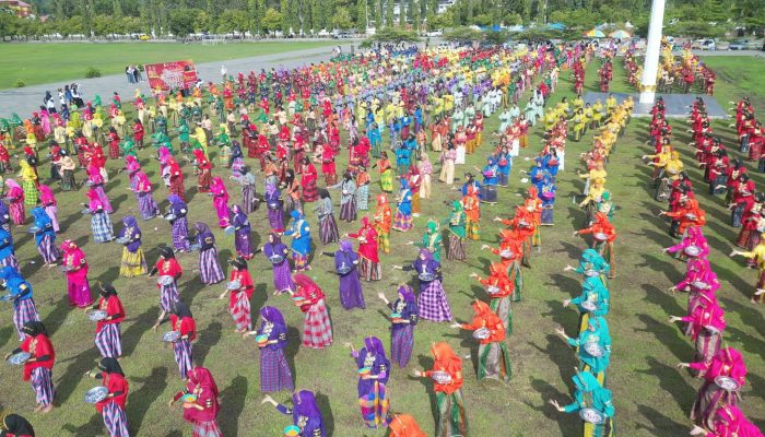 Penari Pelajar dan Penggunaan Baju Bodo Terbanyak, 1000 Pelajar Luwu Turut Pecahkan 2 Rekor MURI
