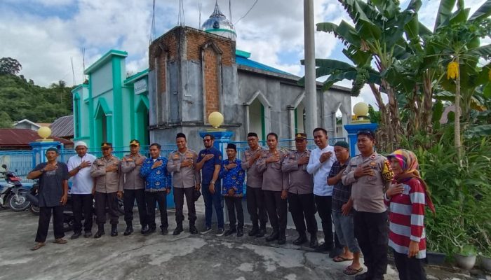 Jalin Silaturahmi dengan Warga dan Sembeli Hewan Kurban, Kapolres Palopo Sambangi Masjid An-Nur Samaila Thalib