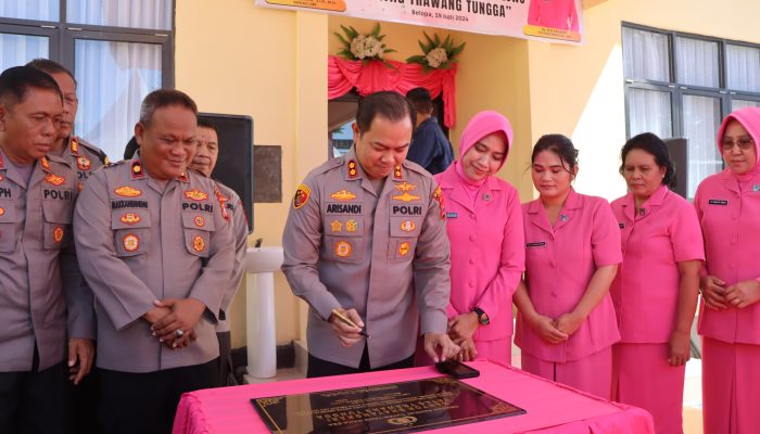 Didampingi Ibu Ketua Bhayangkari Cabang Luwu, Kapolres Resmikan Kantor Bhayangkari