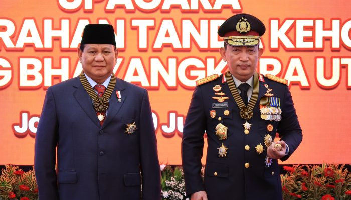 Kapolri Beri Penghargaan Bintang Bhayangkara Utama Polri Kepada Menhan Ri Prabowo Subianto
