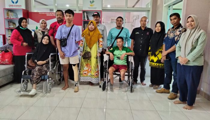 Dampingi Disabilitas Terima Alat Bantu dari Sentra Wirajaya, Ketua PPDI Luwu Raya Apresiasi Kadis Sosial Lutra