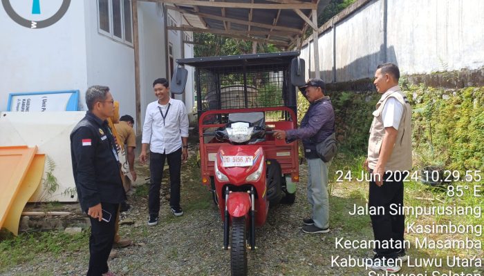 Penyandang Disabilitas asal Masamba Ini Terima Bantuan Motor Roda Tiga dari Kemensos