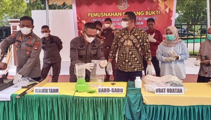 Sudah Berkekuatan Hukum Tetap, Kajari Luwu Utara Musnahkan Barang Bukti Perkara Tindak Pidana Umum