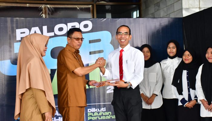 Plt. Asisten Bidang Pemerintahan Setda Kota Palopo Hadiri Pembukaan Pameran Bursa Kerja