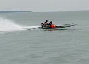 Polres Palopo Gelar Lomba Balap Perahu Bala-Bala di Pelabuhan Jalan Lingkar Timur