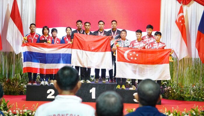 Tim Terjun Payung Polri Kembali Raih Prestasi Gemilang di Internasional Skydiving Championship Kapolri Cup 2024