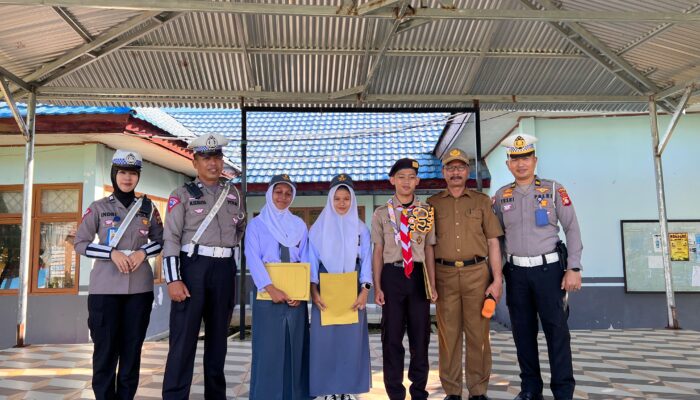 Edukasi Keselamatan Berlalu Lintas, Satlantas Polres Luwu Utara Gelar “Police Goes to School” di SMKN 2