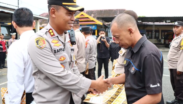 Polres Palopo Gelar Upacara Penerimaan Penghargaan dan Pemberian Punishment Kepada Personil Berprestasi