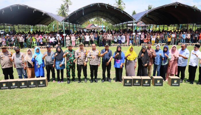 Cooling System Jelang Pilkada, Polda Sulses Gelar Baksos Di Soppeng Dan Bagi Hadiah Paket Umrah