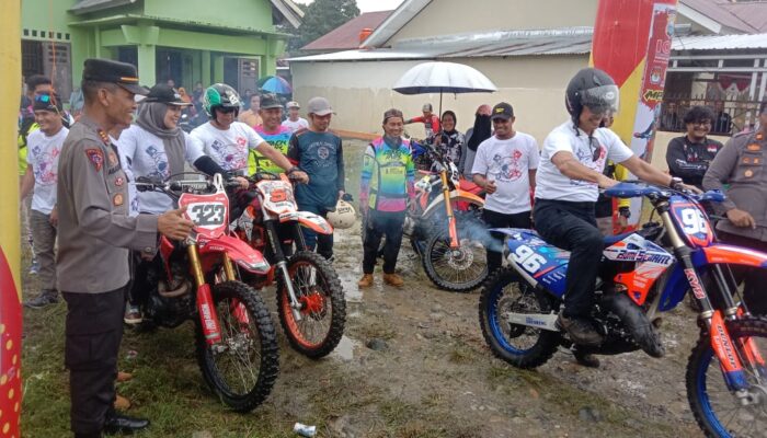 Dirangkaikan Deklarasi Pilkada Damai 2024, Pembukaan Latber Trail Adventure Berjalan Lancar Meski di Guyur Hujan