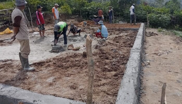 10 Warganya Terima Bantuan Beda Rumah, Kades Pengkendekan Ucap Syukur Atas Aspirasi dari Muh.Fauzi