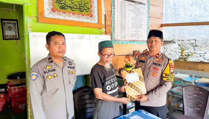 Wakapolres Palopo Serahkan Bansos Kepada Panti Asuhan Al-Muhaymin yang Baru Saja Dilanda kebakaran