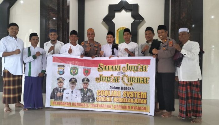 Kapolres Palopo Bersama Kasat Binmas dan Jajaran Polisi Santri Laksanakan Jumat Curhat dan Cooling System