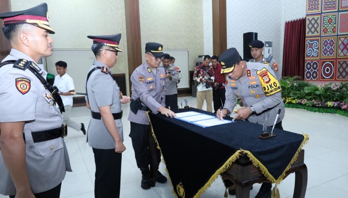 Kapolda Sulsel Pimpin Serah Terima Jabatan dan Kenal Pamit Kapolrestabes Makassar dan Kapolres Soppeng