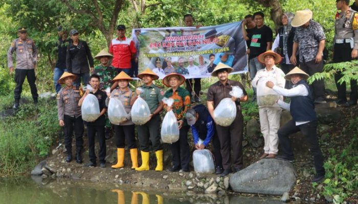 Dandim 1403 Palopo Bersama Forkopimda Luwu Laksanakan Pelepasan Perdana Bibit Ikan Mas dan Nila